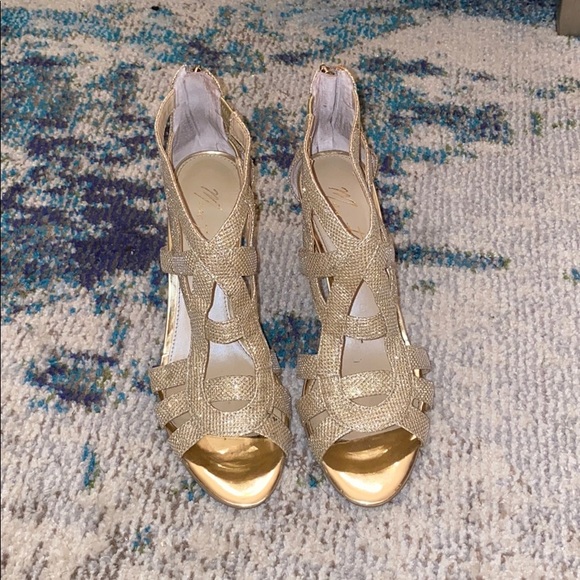 Gold heels - Picture 3 of 4